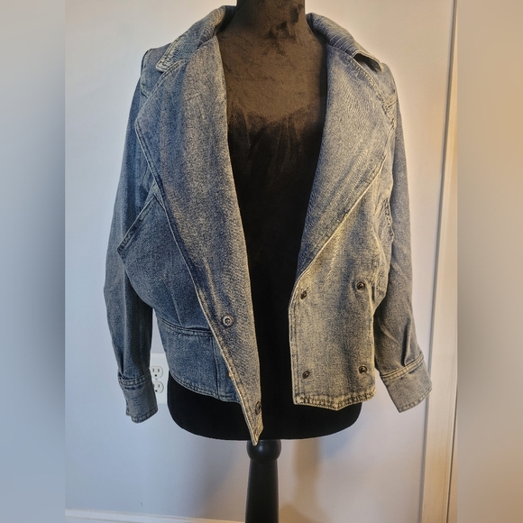 NWT. Lightweight Denim Double-Breasted Women's Jacket. Size S - Picture 6 of 6